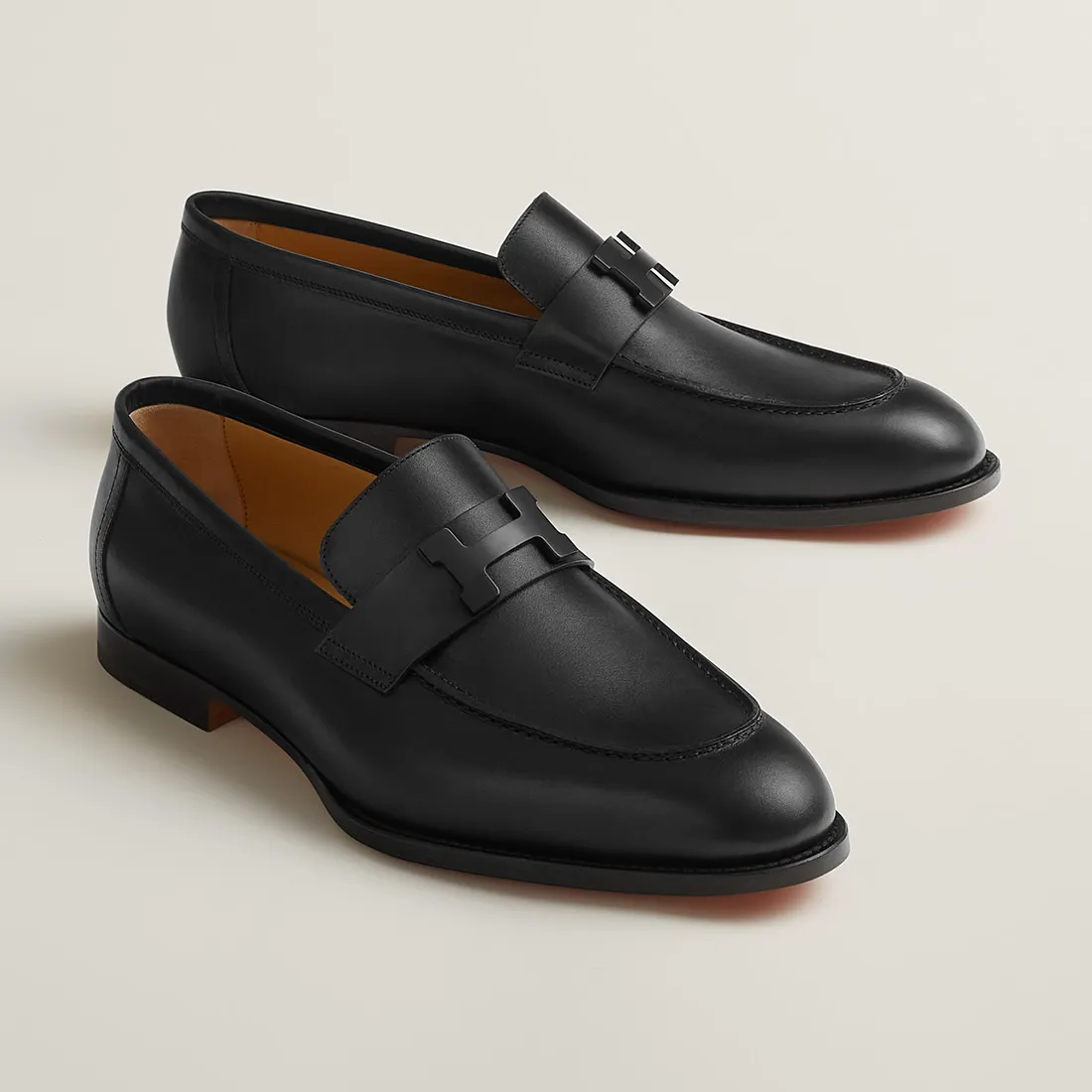 Factory price P980 💰💎💎💎 Original genuine leather outsole Brand: Hermès Grade: Same as the official website Original quality materials: Original soft calfskin Water-dyed cowhide lining Original Italian genuine leather outsole Style categories: Men's fashion Formal casual leather shoes Slip-on men's shoes series Young fashion European and American trends British style Code number: 39-45 (38.46 can be customized)